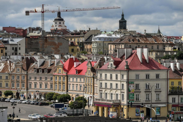 Unijne wsparcie przeznaczone będzie m.in. na rozwój kluczowych branż dla Polski Wschodniej. Na zdjęciu: panorama Starego Miasta w Lublinie (fot. PAP/Wojtek Jargiło)