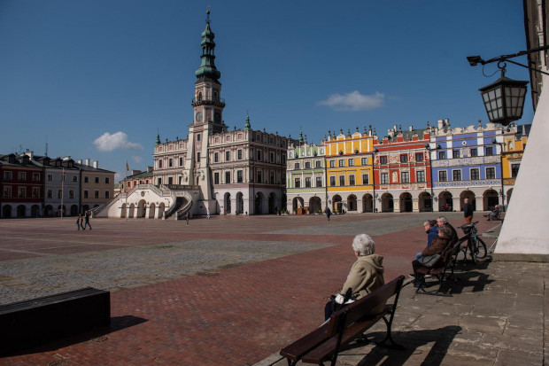Tzw. uchwałę anty-LGBT uchyliła między innymi rada powiatu w Zamościu (Fot. PAP/Wojtek Jargiło)