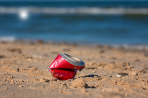 Plaże są zawalone śmieciami