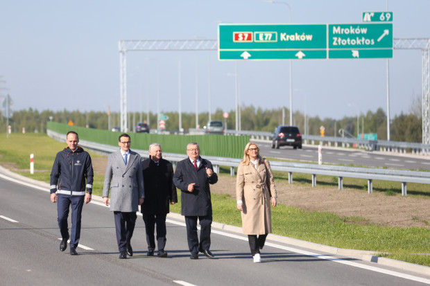 Premier Mateusz Morawiecki podczas otwarcia trasy S7 (fot. PAP/Rafał Guz)