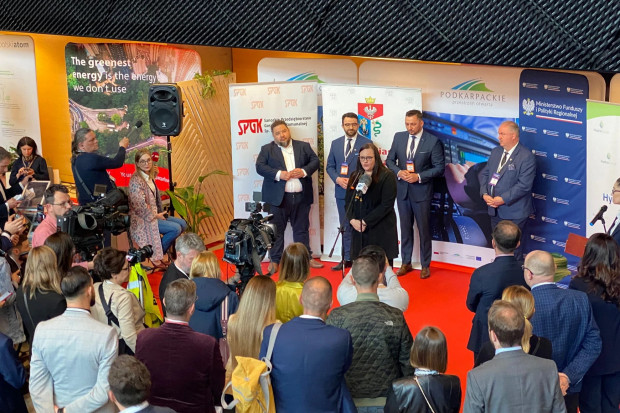 Pierwsza w Polsce samorządowa spółka wodorowa Hydro Sanok i Hynfra podpisały podczas Europejskiego Kongresu Gospodarczego umowę, której celem jest transformacja systemu energetycznego Sanoka. (fot. mat. pras.)
