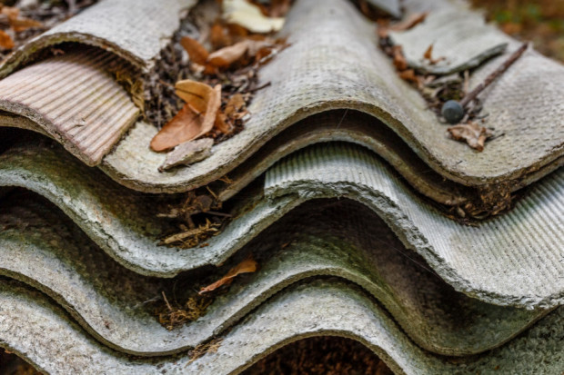 Eternit - to na ten materiał przypada największa część wyrobów azbestowych w Polsce (Fot. Shutterstock)