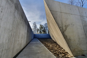 Wejście do Muzeum Auschwitz w nowym miejscu