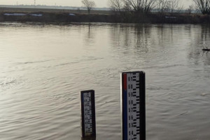 Stany ostrzegawcze na wielu rzekach przekroczone. Możliwe powodzie w Polsce