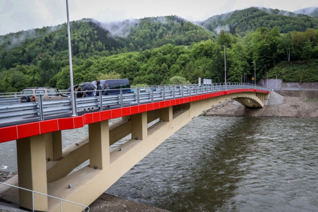 Most Brzegi ma nośność 40 ton, 104,4 m długości oraz 9,2 m szerokości (fot. Kancelaria Premiera RP)