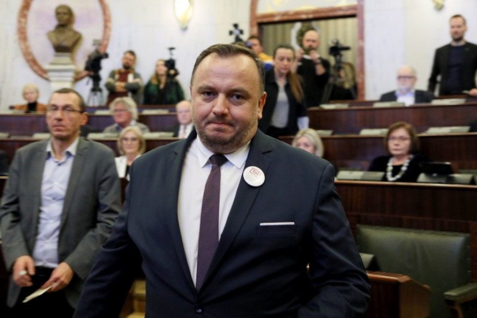 Sejmik Województwa Śląskiego potępił planowany przebieg Kolei Dużych Prędkości (fot. PAP/Tomasz Wiktor) Sejmik Województwa Śląskiego potępił planowany przebieg Kolei Dużych Prędkości (fot. PAP/Tomasz Wiktor)