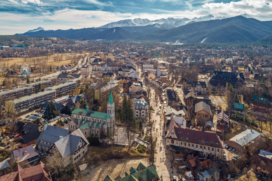 Latem Zakopane zwykle przeżywa oblężenie ze strony turystów - również krajowych (Fot. Shutterstock)
