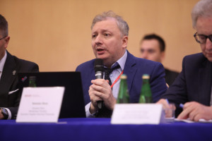 W maju wiceminister finansów Sebastian Skuza przekazał deklarację o 10 mld zł rekompensaty dla samorządów (fot. MF)an Skuza