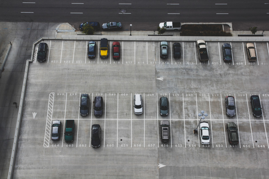 Kopenhaga chce wyprzeć prywatne samochody z przestrzeni miejskiej (Fot. John Matychuk/unsplash.org)