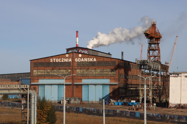 Stocznia Gdańska to jedna z największych polskich stoczni, zlokalizowana w Gdańsku na lewym brzegu Martwej Wisły i na Ostrowiu (fot. Andrzej Otrębski, CC BY-SA 4.0 / wikipedia)