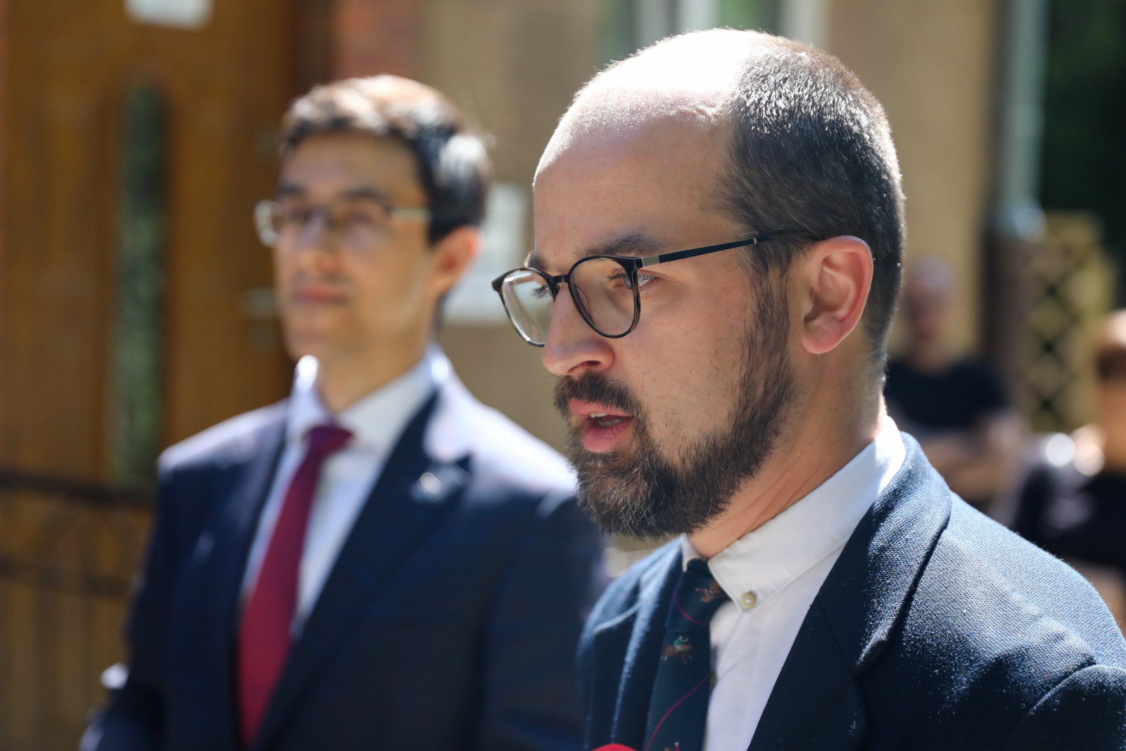 Prezes Fundacji Dziedzictwa Kulturowego Jan Żółtowski podczas uroczystości zakończenia prac konserwatorskich przy nagrobkach ministrów II RP na cmentarzu Ewangelicko-Augsburskim i cmentarzu Ewangelicko-Reformowanym w Warszawie (fot.PAP/Tomasz Gzell)