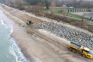 Zakończono przebudowę i rozbudowę systemu umocnień brzegowych w Mielnie (fot. ums.gov.pl)