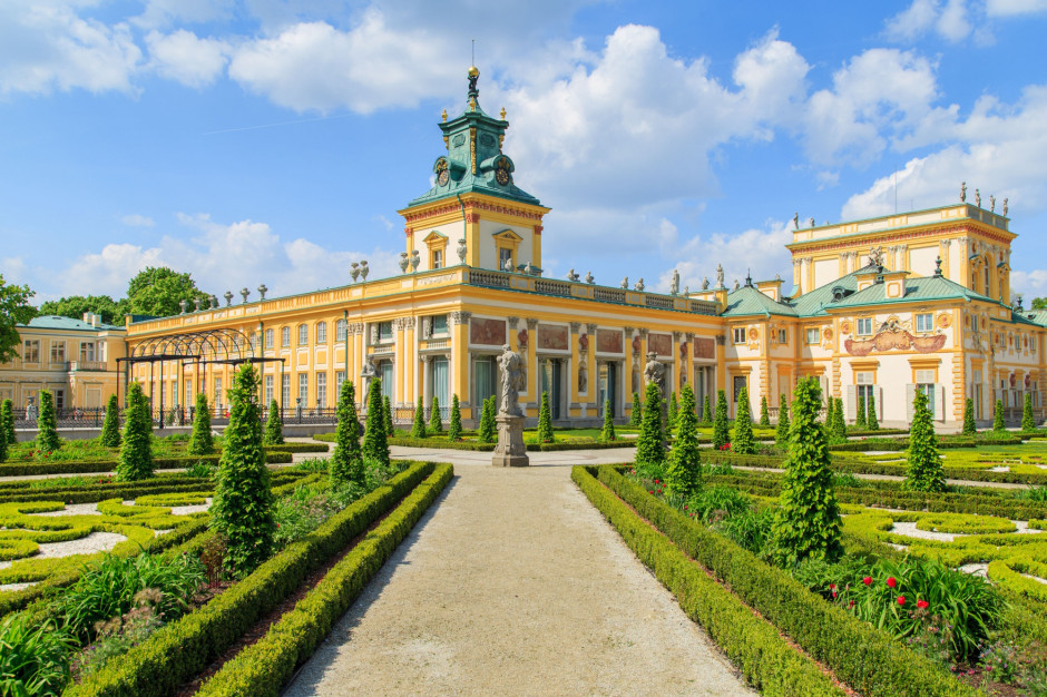 Mieszkańcy stolicy skarżą się, że muszą płacić za wejście na dziedziniec Pałacu Wilanowskiego (Fot. Shutterstock.com)