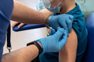 W całej Polsce ruszają dziś szczepienia przeciw HPV