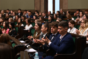 Sejm Dzieci i Młodzieży rozpoczął obrady. Tematem debaty powstanie w getcie warszawskim