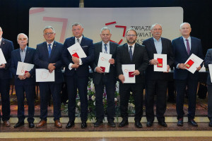 11 samorządowców z medalami Bene Meritus Powiatom (fot.ZPP)