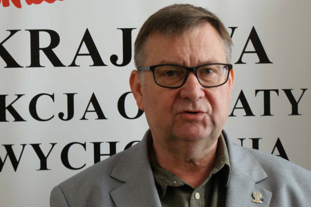 Według Waldemara Jakubowskiego skandalem jest, że od 43 lat nie uzależniono wynagrodzeń nauczycielskich od średniej w gospodarce narodowej (fot. KSOiW NSZZ "Solidarność")