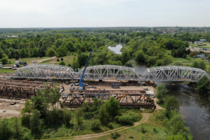 Nowa i stara konstrukcja mostu nad Pilicą (fot. PKP PLK S.A./Paweł Mieszkowski)