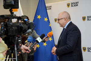 90 samorządowców murem za marszałkiem Przybylskim