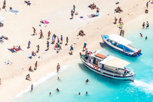 WAKACJE W GRECJI: Od teraz możesz zamówić Uber Boat na Mykonos! / Unsplash - Jason Black