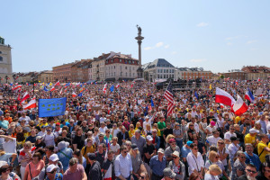 Opozycyjny marsz przeszedł ulicami Warszawy