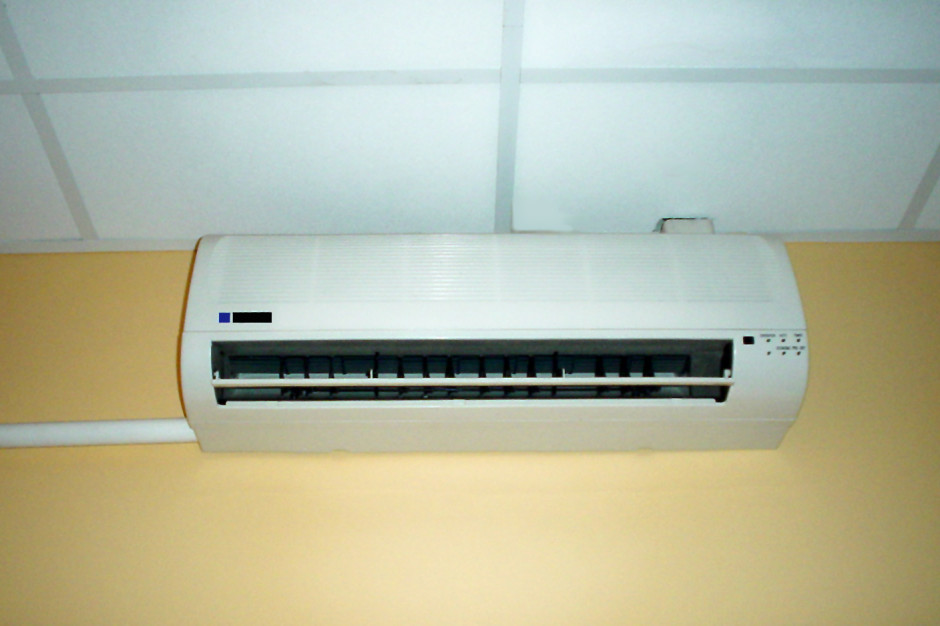 Dofinansowanie należy się tylko na klimatyzator z funkcją grzania, tj. pompę ciepła powietrze-powietrze (fot. Beax, CC BY-SA 3.0)
