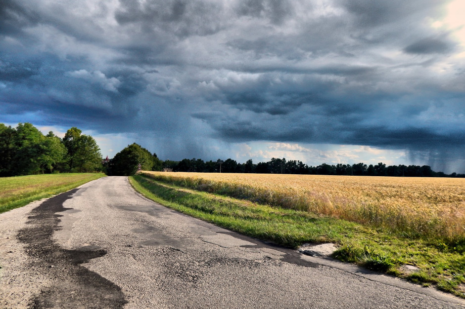 Na południu Polski ciepło, możliwy deszcz i burze. Na północy pogodnie i chłodniej (fot. pixabay)