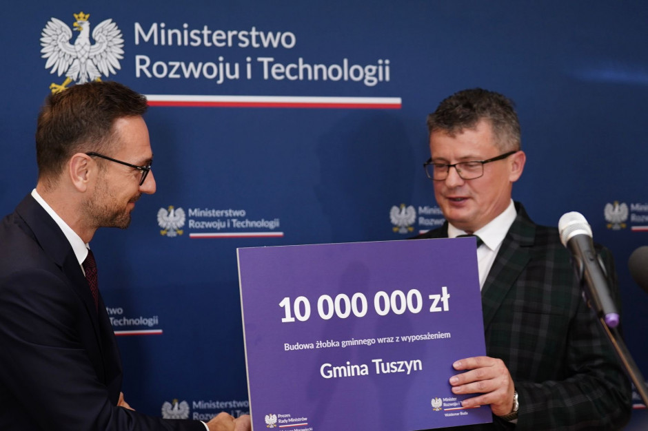 Szef MTiR poinformował o 10-milionowej dotacji na budowę żłobka w Tuszynie (fot. twitter/MTIR)