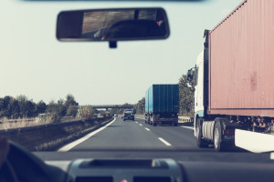 Będą zakazy ruchu pojazdów ciężarowych o dopuszczalnej masie całkowitej do powyżej 12 t. (fot. pixabay)