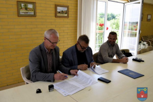 Podpisano umowę na budowę Centrum Opiekuńczo-Mieszkalnego w Gralewie (fot. santok.pl)