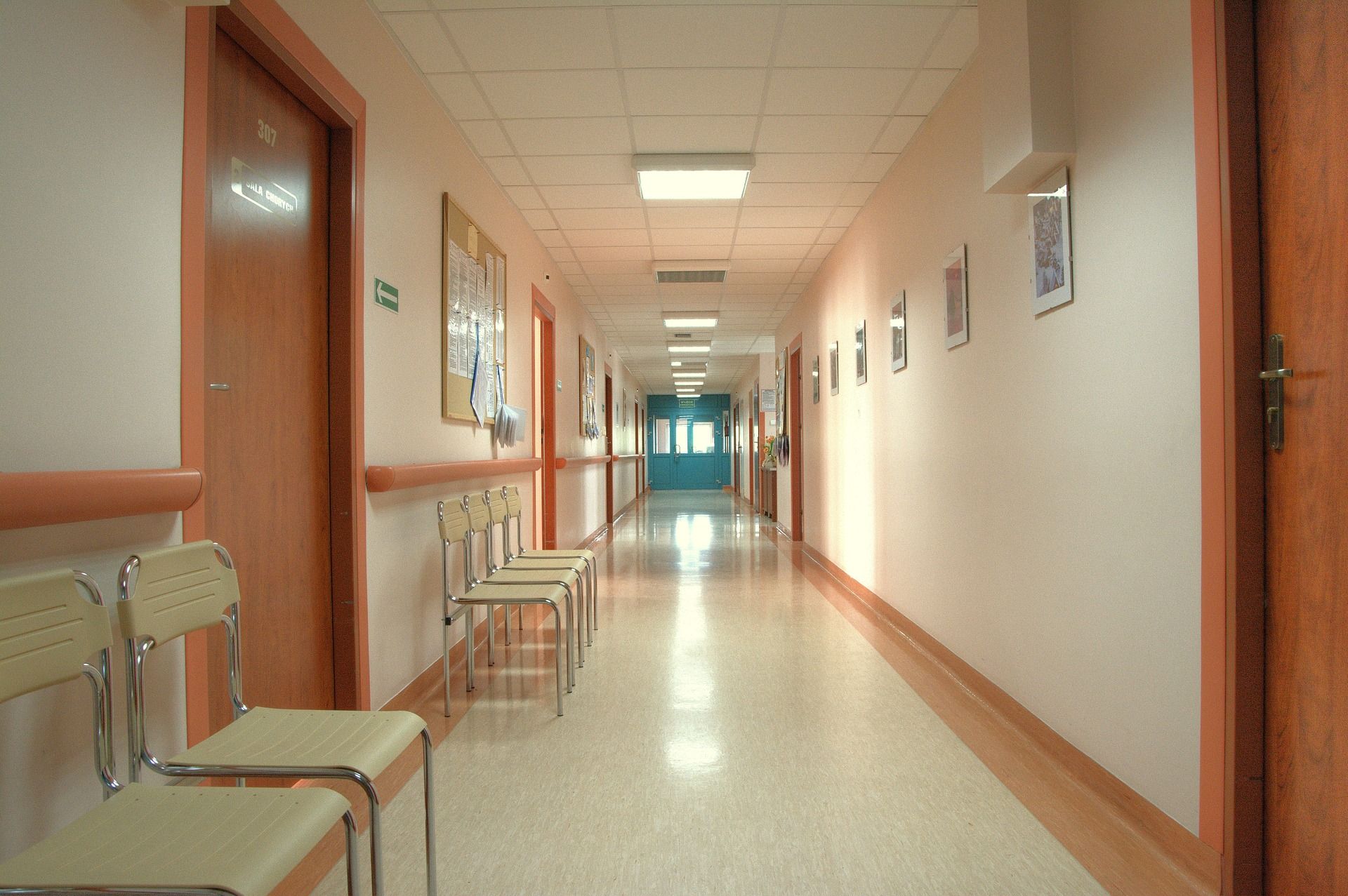 W sytuacji zagrożenia zdrowia lub życia pomocy udzielają izby przyjęć i szpitalne oddziały ratunkowe  tzw. SOR-y (fot. pixabay)