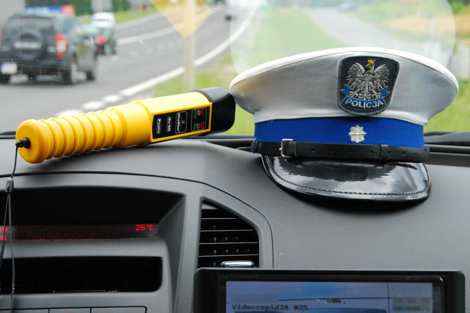 Na pobłażliwość policji nie mogą liczyć kierowcy, którzy zdecydują się wsiąść za kierownicę po alkoholu. (Fot. twitter.com/Rz_Policja)
