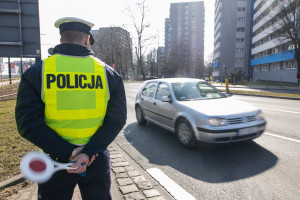 Obecne przepisy sprawiają, że punkty karne mogą być przyznawane kierowcom zbyt uznaniowo? (Fot. PAP/Zbigniew Meissner)