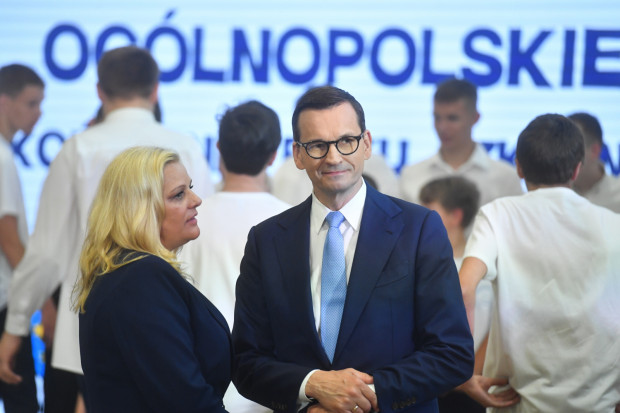 Życzę wam i waszym rodzicom dobrych wakacji - powiedział premier (fot. PAP/Piotr Nowak)