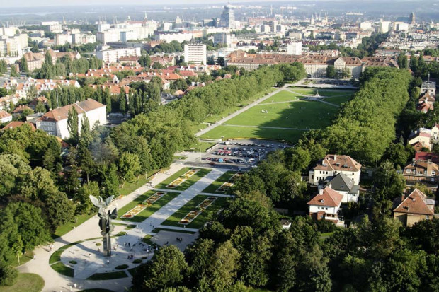 Podobnie jak inne miasta Szczecin częściej niż łąki czy skwery kosi trawniki przydrożne (Fot. szczecin.eu)