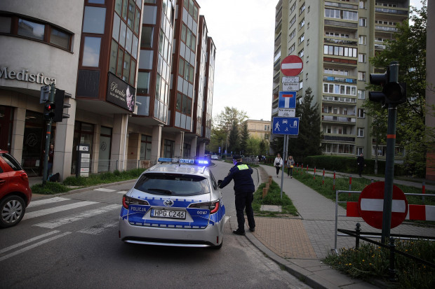 Zakres kontroli wykonywanej przez strażników miejskich nie jest tak szeroki jak policji (fot. PAP/Łukasz Gagulski)