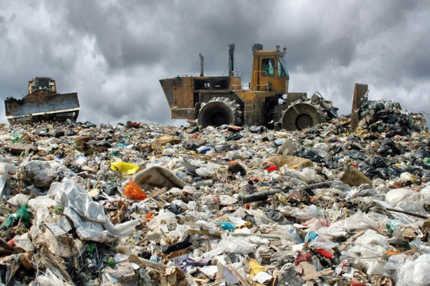 W 2022 roku średnio każdy Polak wygenerował 355 kg odpadów (fot./123RF/PICSEL)
