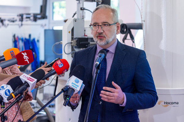 Minister zdrowia Adam Niedzielski zlecił pilną kontrolę w szpitalach, które odesłały chorą pacjentkę (fot.  PAP/Paweł Jaskółka)