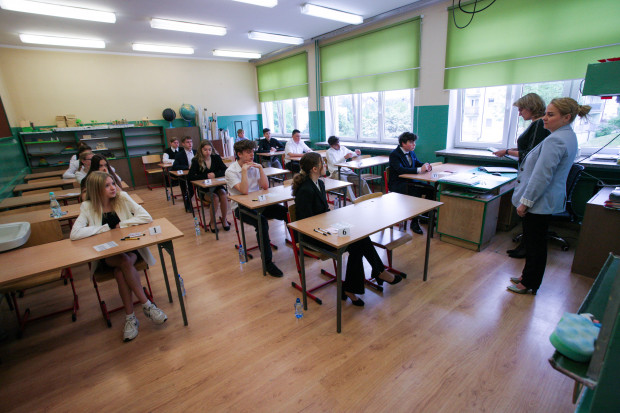 Do egzaminu ósmoklasisty przystąpiło blisko 510,4 tys. uczniów (fot. PAP/Lech Muszyński)