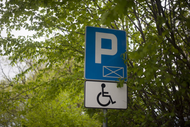 Wniosek w sprawie umożliwienia poboru opłat za postój pojazdów w dni wolne od pracy w miejscowościach turystycznych wpłynął do Ministerstwa Infrastruktury (Fot. Pixabay)