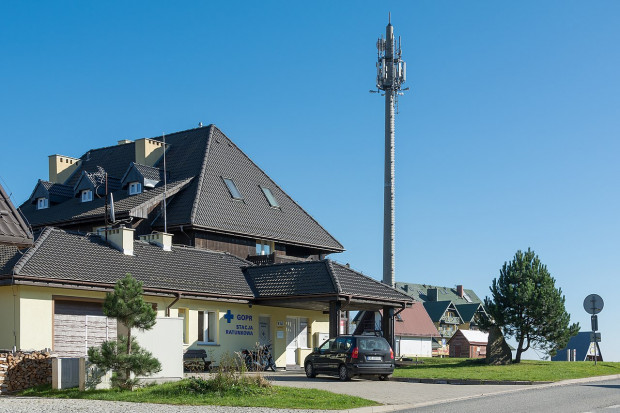 Mieszkańcy chcą mieć zasięg, ale nie chcą takich wież w swoim sąsiedztwie (zdjęcie ilustracyjne; fot. wikipedia.org/Jacek Halicki)