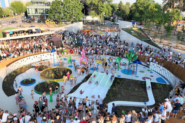 Park wodny mieści się w centrum Kozienic, u zbiegu ulic Warszawskiej i Legionów (fot. Piotr Kozłowski/ FB)