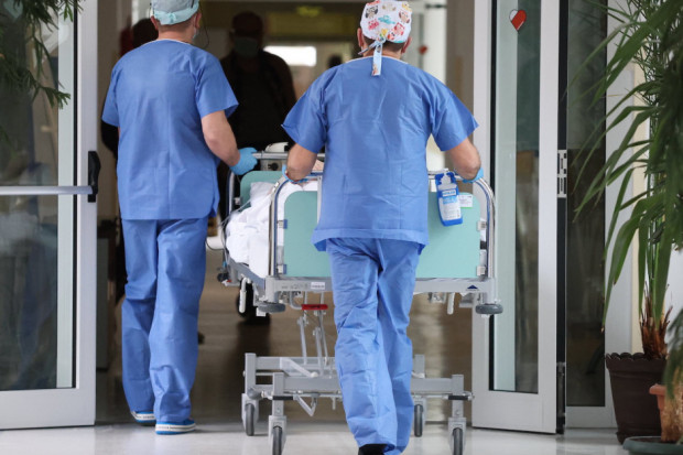 Pracownicy ochrony zdrowia dostaną podwyżki. Na ten cel przeznaczono 16 mld zł (Fot. PAP/Leszek Szymański)