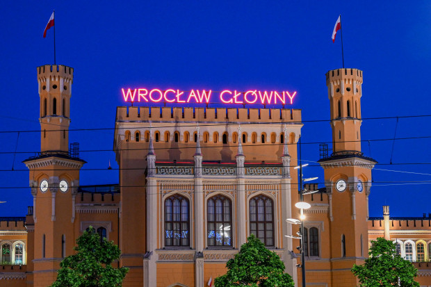 Wrocław Główny w 2022 r. trzeci rok z rzędu odnotował największą wymianę pasażerską spośród wszystkich stacji w Polsce (fot. PAP/Darek Delmanowicz)