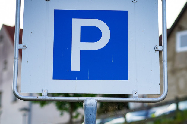 Wniosek w sprawie umożliwienia poboru opłat za postój pojazdów w dni wolne od pracy w miejscowościach turystycznych złożył do Ministerstwa Infrastruktury Związek Gmin Wiejskich Rzeczypospolitej Polskiej (Fot. Pixabay)
