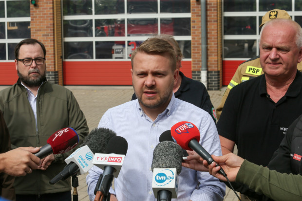 Samorząd ponosi odpowiedzialność za pożar odpadów pod Zieloną Górą - Jacek Ozdoba (fot. PAP/Lech Muszyński)