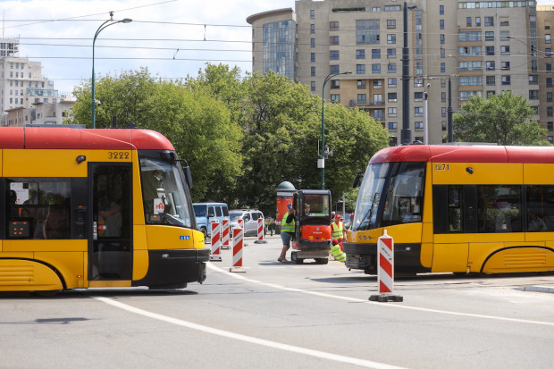 W Warszawie w 2024 roku ma powstać strefa czystego transportu (Fot. PAP/Rafał Guz)