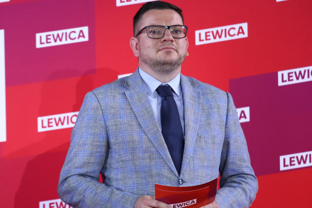 Poseł Lewicy Przemysław Koperski był gościem debaty dotyczącej finansowania samorządu (Fot. PAP/Tomasz Gzell)