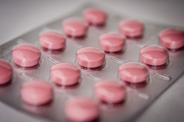 Z powodu nowego rozporządzenia Ministra Zdrowia w sprawie wypisywania nowych recept na leki psychotropowe oraz silne leki przeciwbólowe, wielu lekarzy ma problem z wystawieniem recepty. (Fot.Pixabay)