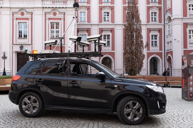 W monitorowaniu reklam pomoże samochód wyposażony w zestaw czujników i kamer (fot. Poznan.pl)